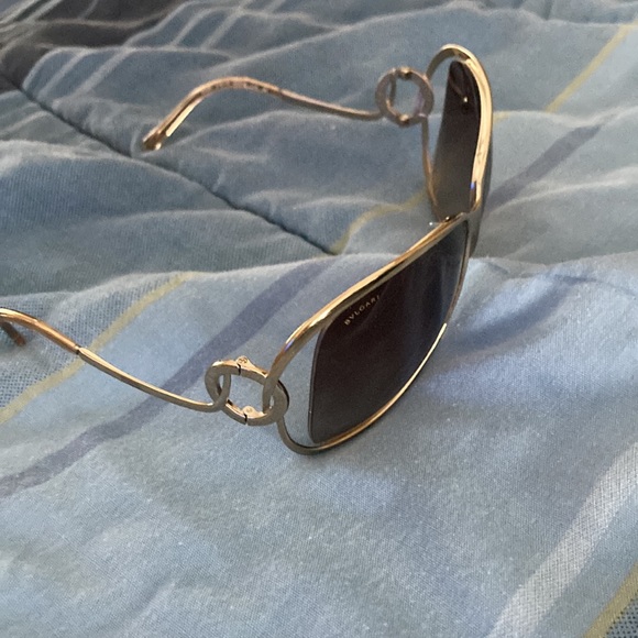 New Bvlgari (Bulgari) Sunglasses w/case dust bag and cleaning cloth - Picture 11 of 11